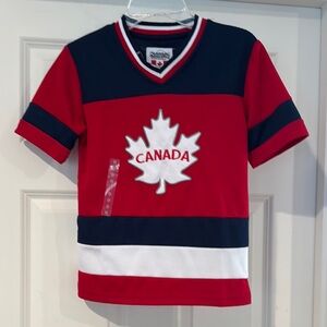 NWT Snowcap Canada Red Kids Hockey Shirt Size Small